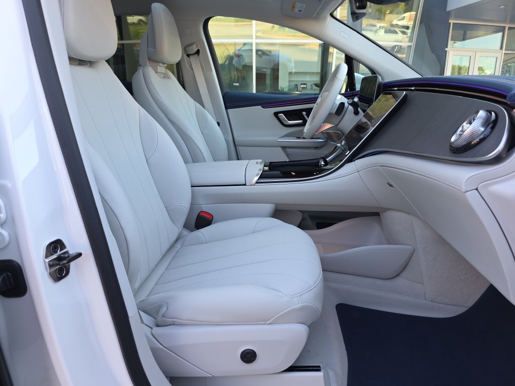 New 2027 Polar White Mercedes-Benz 320+ SUV image 16