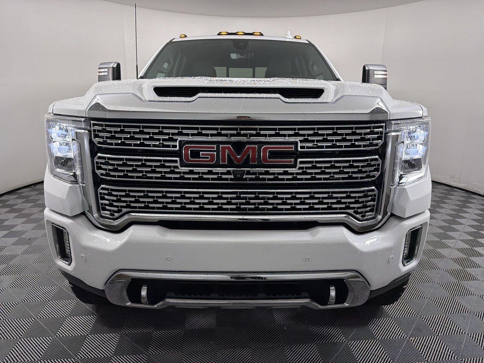 Used 2020 SUMMIT WHITE GMC Denali image 2
