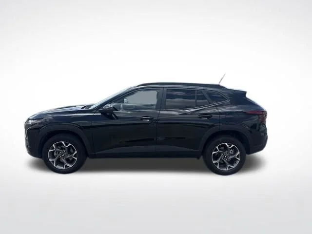 2025 Chevrolet Trax LT - Photo 2