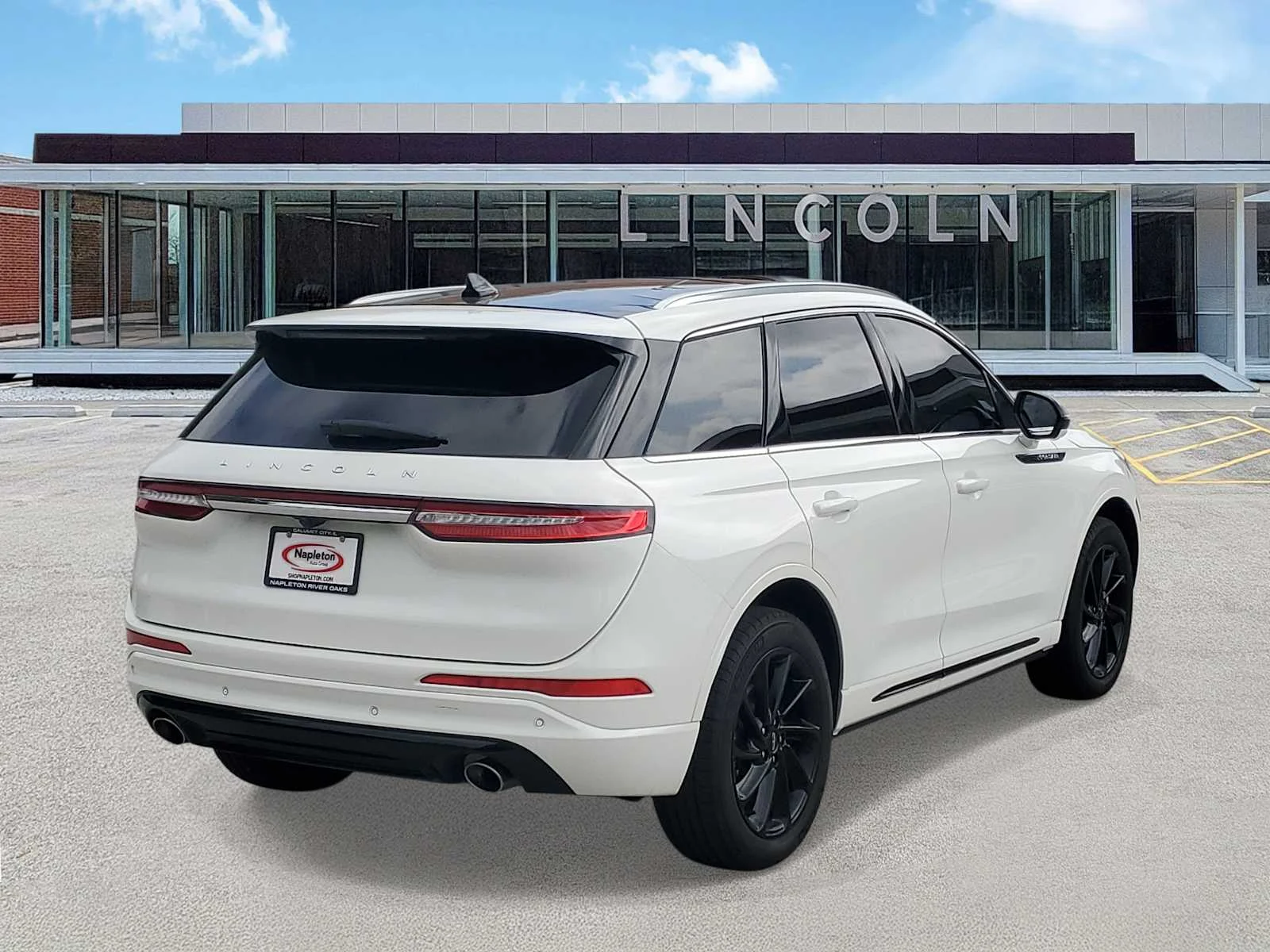 Used 2023  Lincoln Grand Touring image 3