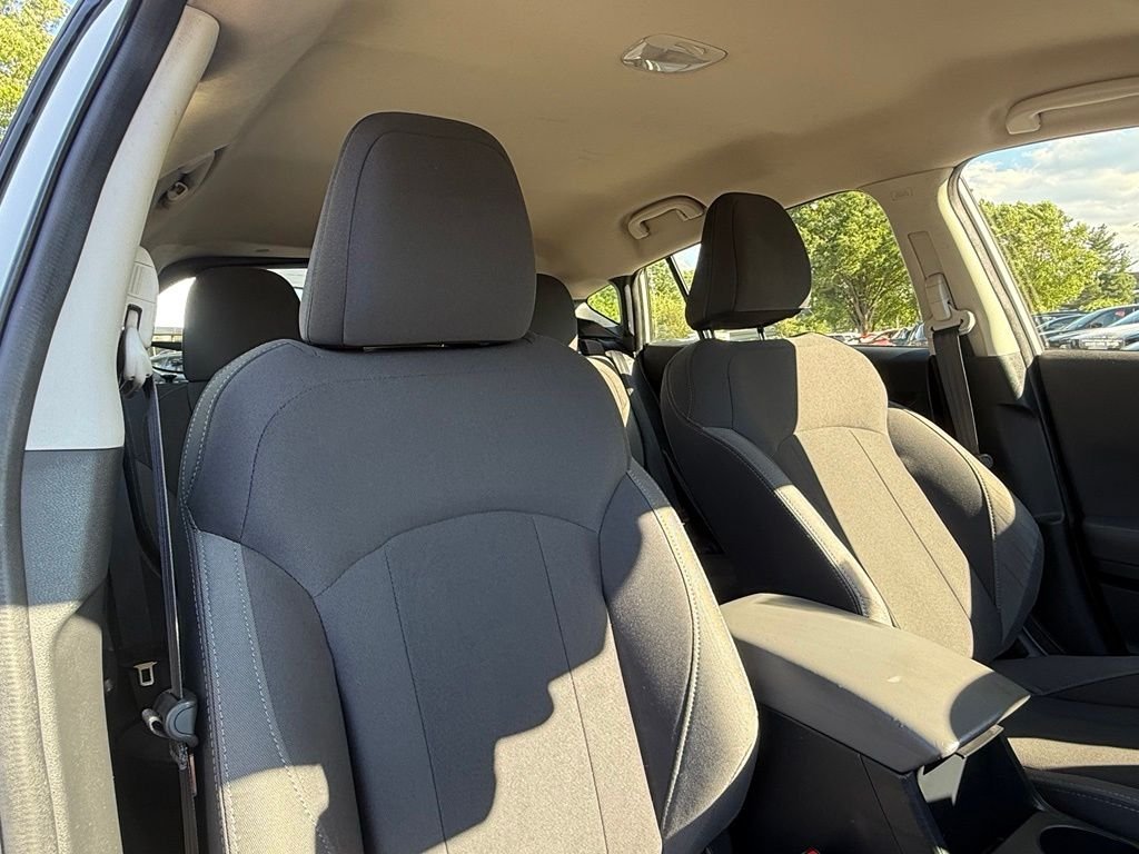 Used 2024 White Subaru Base image 28