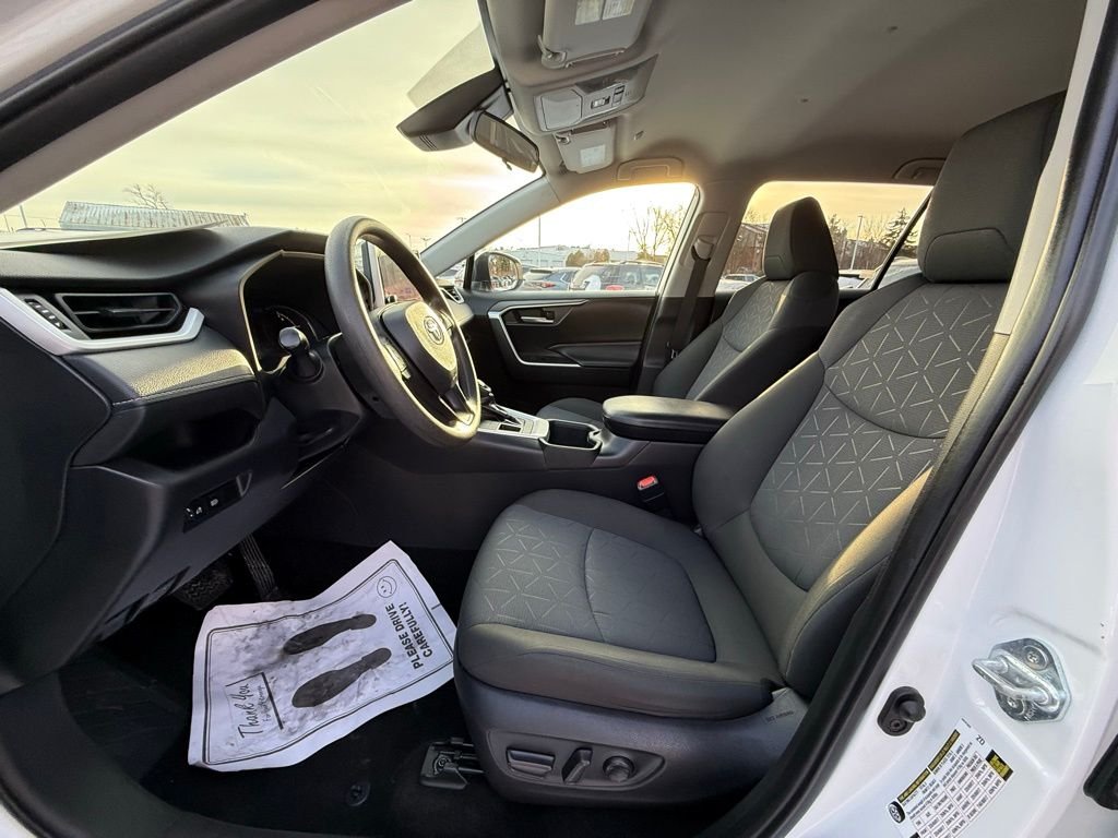 2023 Toyota RAV4 XLE - Photo 11