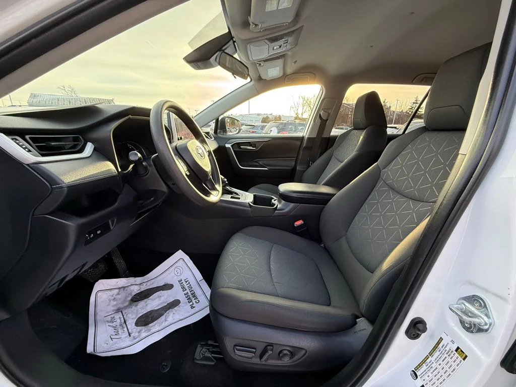 2023 Toyota RAV4 XLE - Photo 11