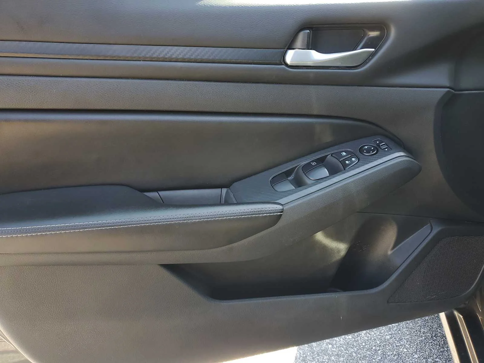 Used 2024 Gun Metallic Nissan 2.5 SV image 17