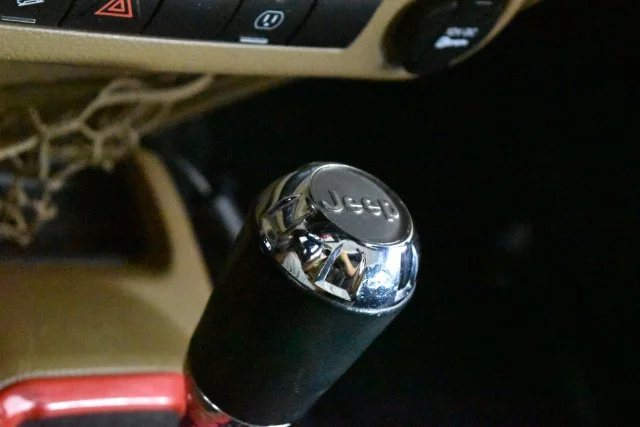 Used 2016 Silver Jeep Unlimited Sahara image 28