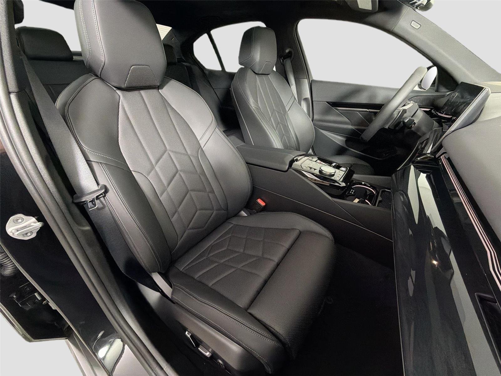 New 2026 Black Sapphire Metallic BMW 530i xDrive image 29