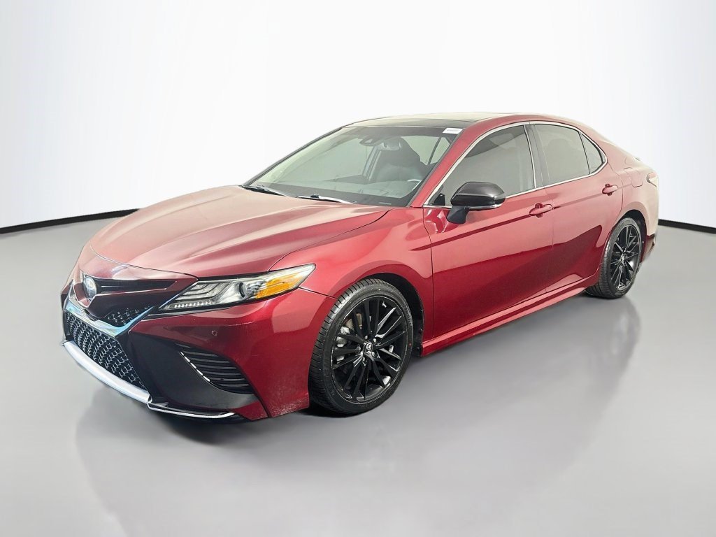 Used 2018 Wind Chill Pearl Toyota XSE V6 image 3