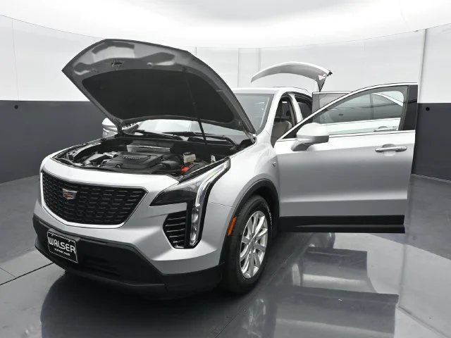 Used 2019 Radiant Silver Metallic Cadillac Luxury image 29