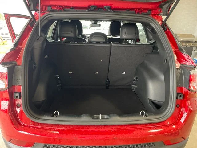 New 2026 Red Hot Pearlcoat Jeep Latitude image 11