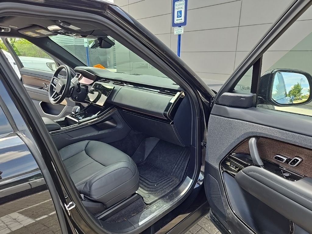 Used 2024 Santorini Black Metallic Land Rover SE image 20