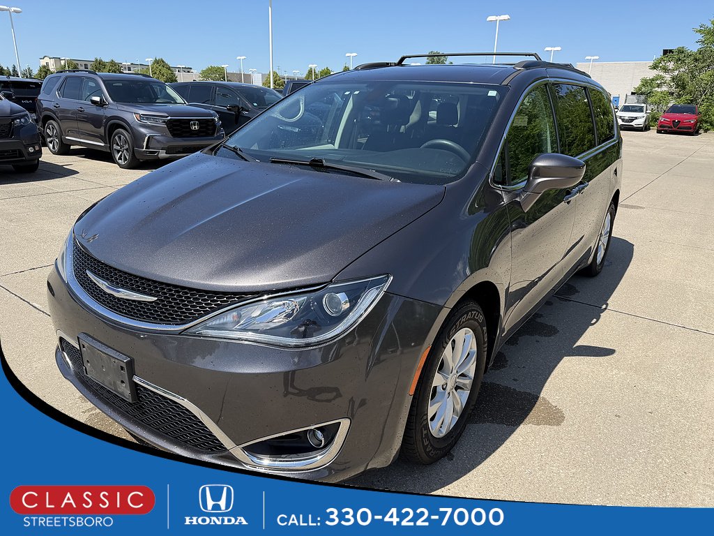 2018 Chrysler Pacifica Touring Plus's photo