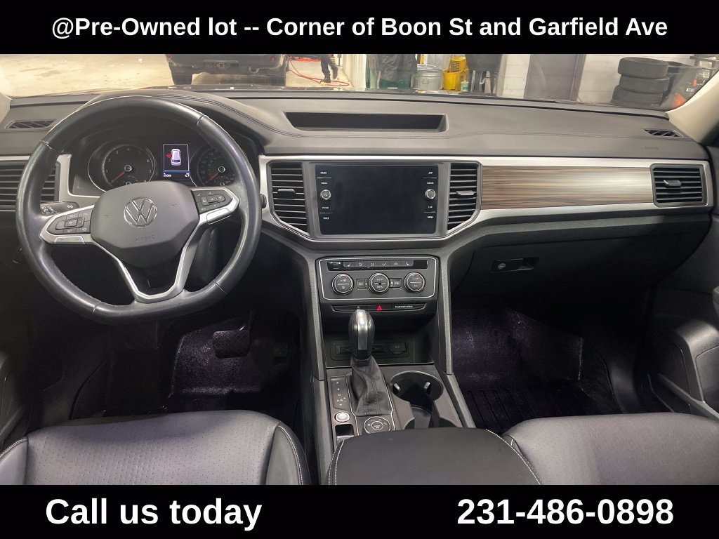Used 2021 Black Volkswagen 3.6L V6 SE w/Technology image 19
