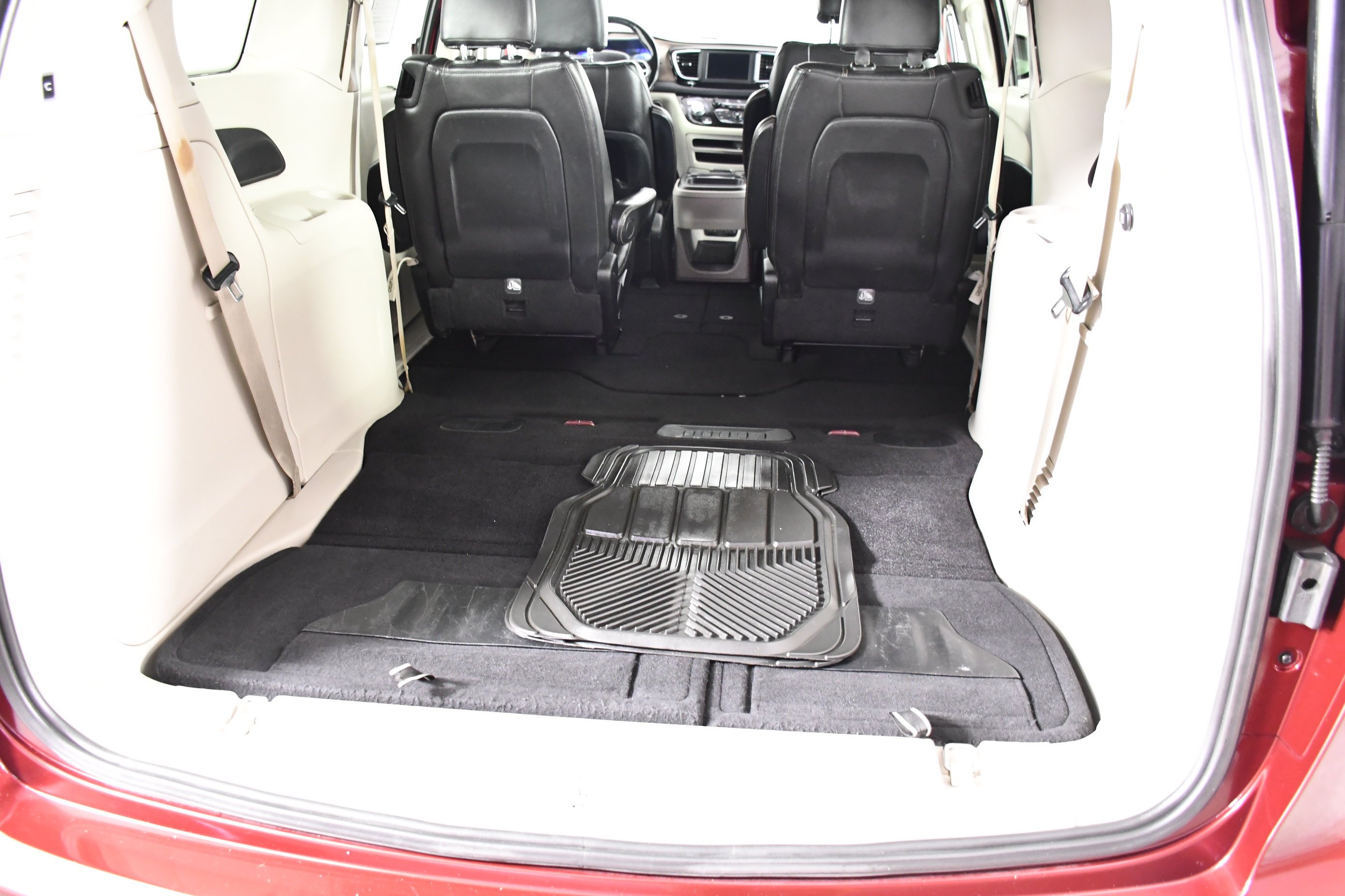 Used 2019 Velvet Red Pearlcoat Chrysler Touring L image 46