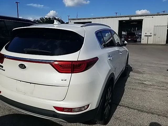 Used 2018 White Kia EX image 22