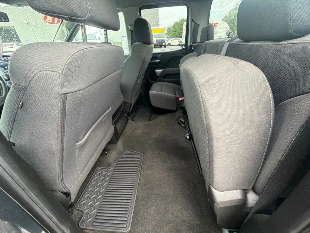 Used 2018 Gray Chevrolet LT image 40