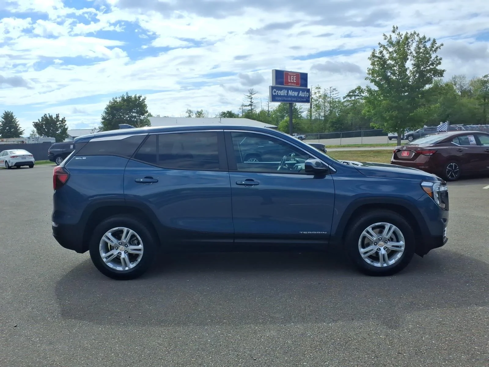 Used 2024 Downpour Metallic GMC SLE image 4