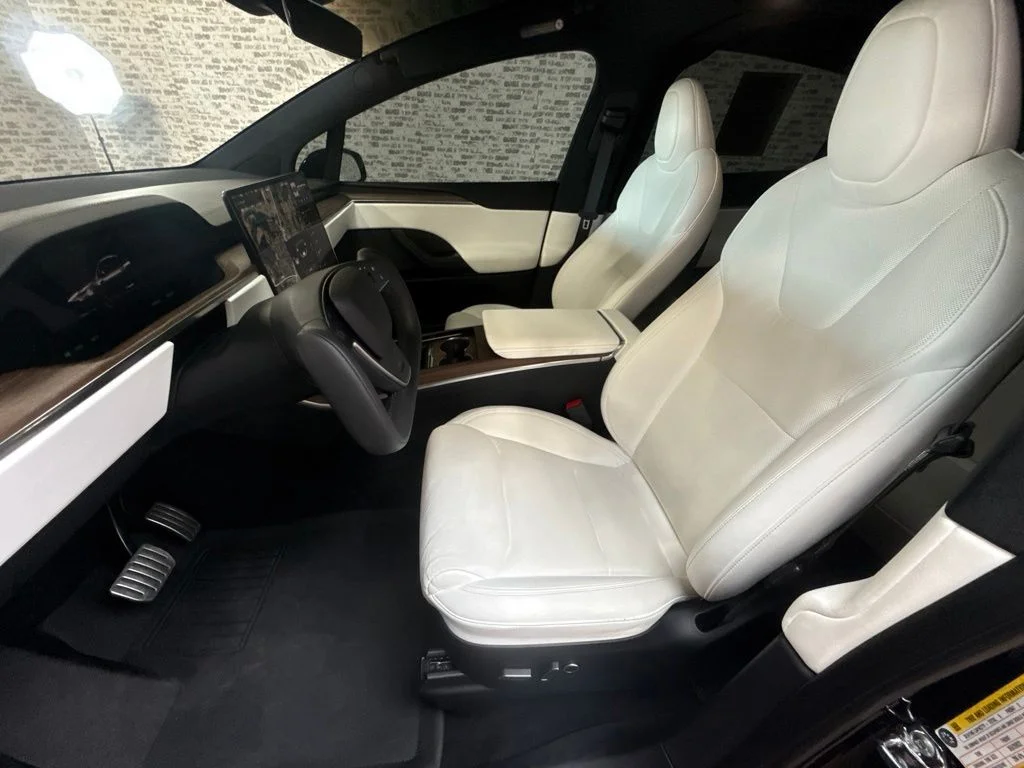 Used 2022 Solid Black Tesla Base image 19