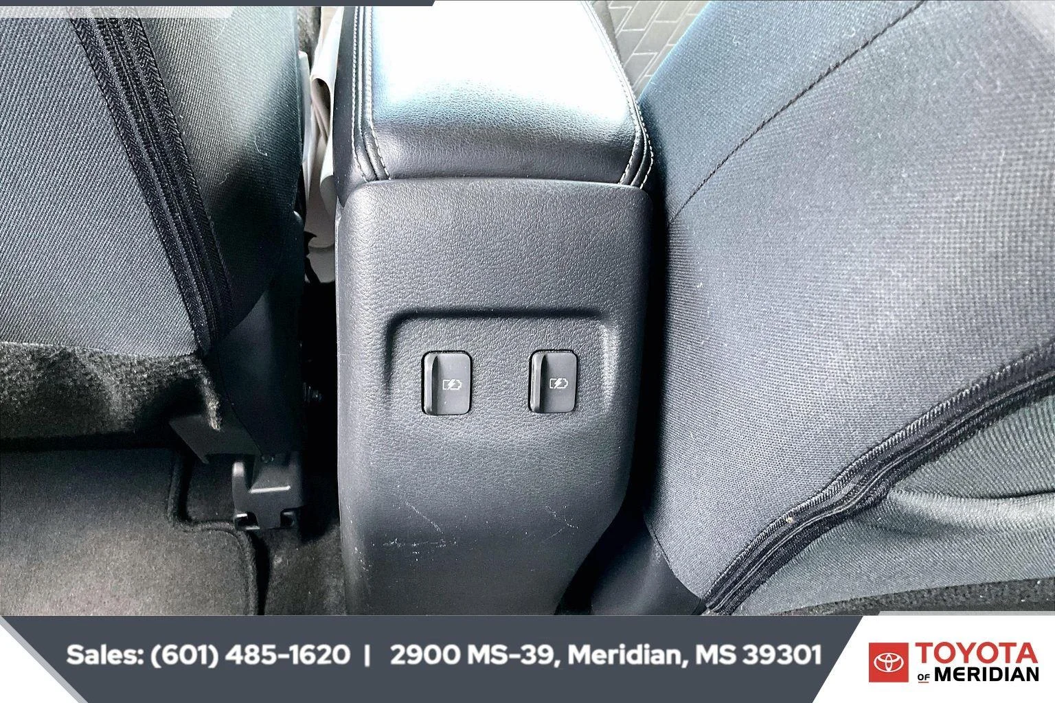 Used 2024 Electric Blue Metallic/Super Black Nissan SV image 23