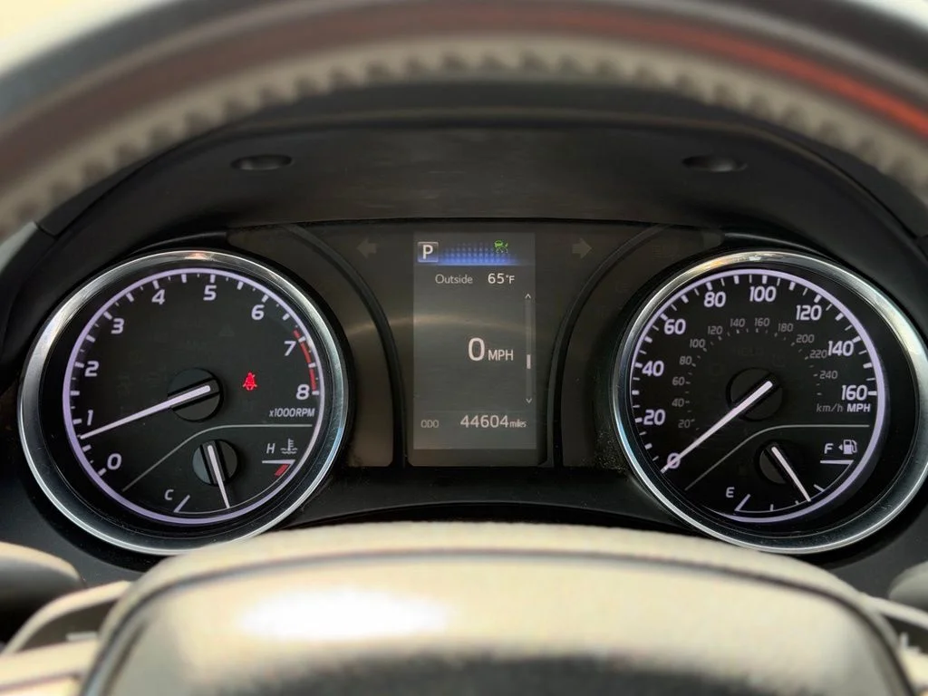 Used 2018 Gray Toyota SE image 12