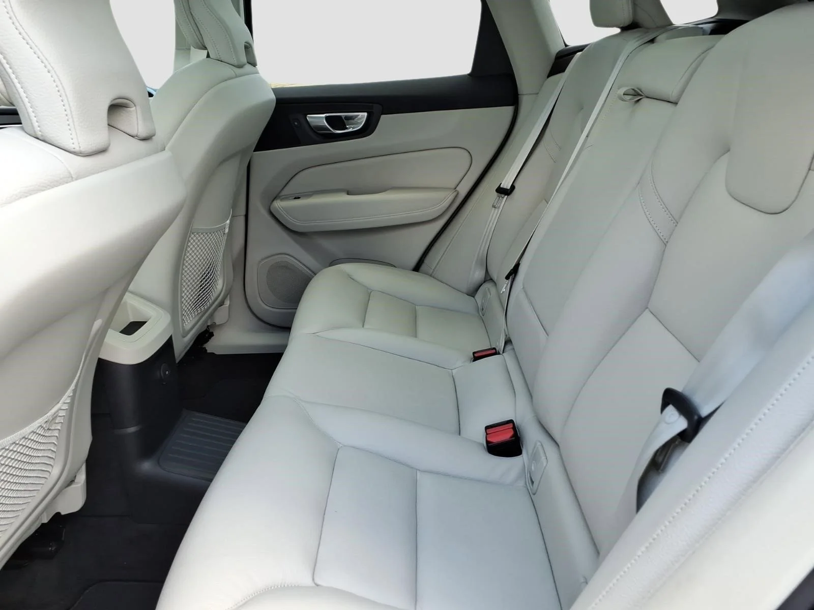 Used 2023 Bright Dusk Metallic Volvo T8 Plus Bright Theme image 14