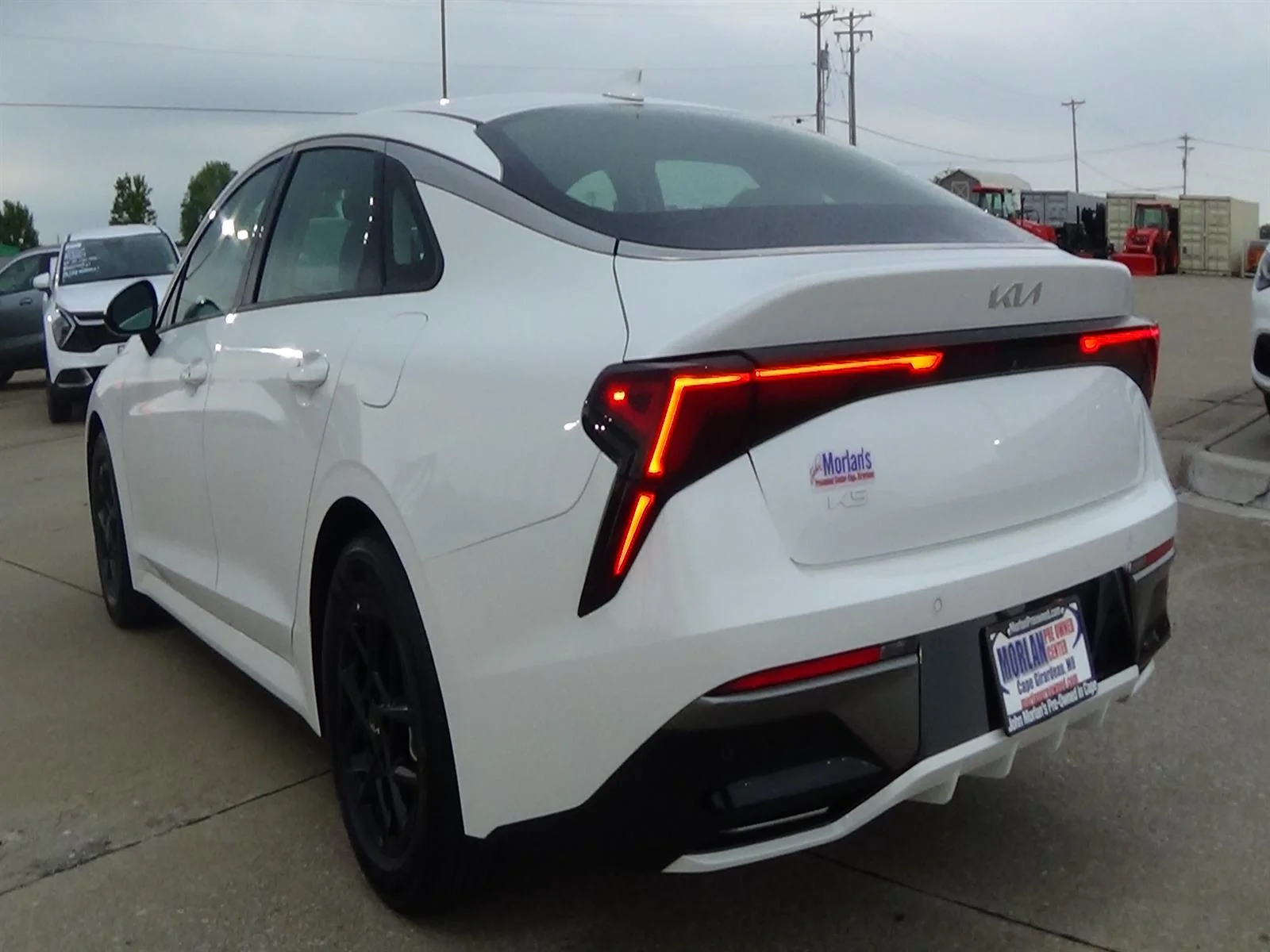Used 2025 Snow White Kia LXS image 8
