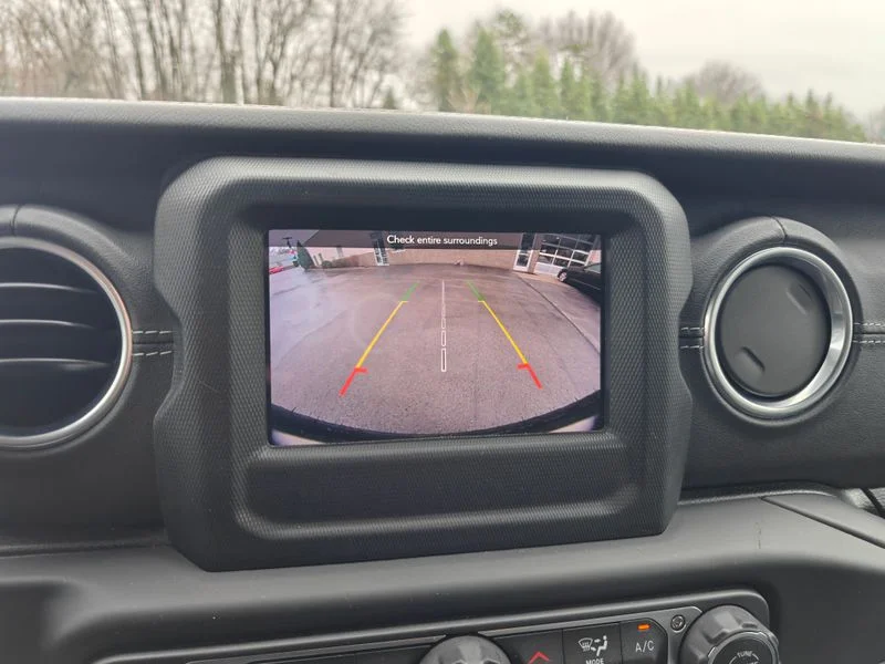 Used 2019 White Jeep Unlimited Sahara image 27