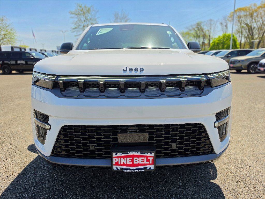 New 2026 Bright White Clear-Coat Exterior Paint Jeep Limited Altitude image 7