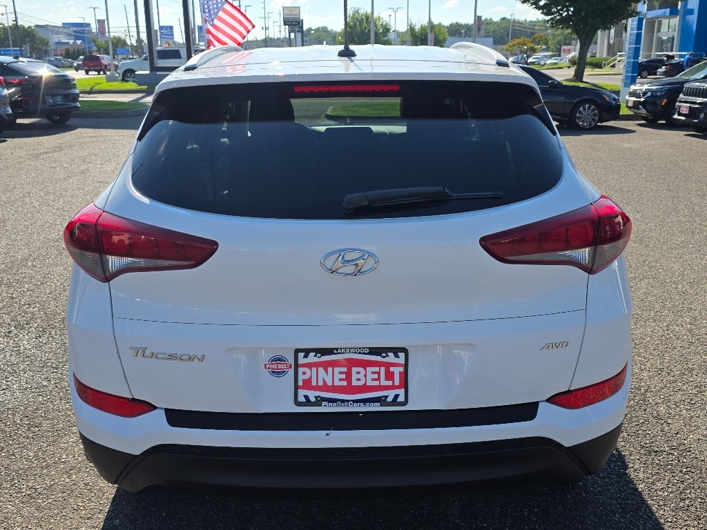 Used 2016 Dazzling White Hyundai SE image 13