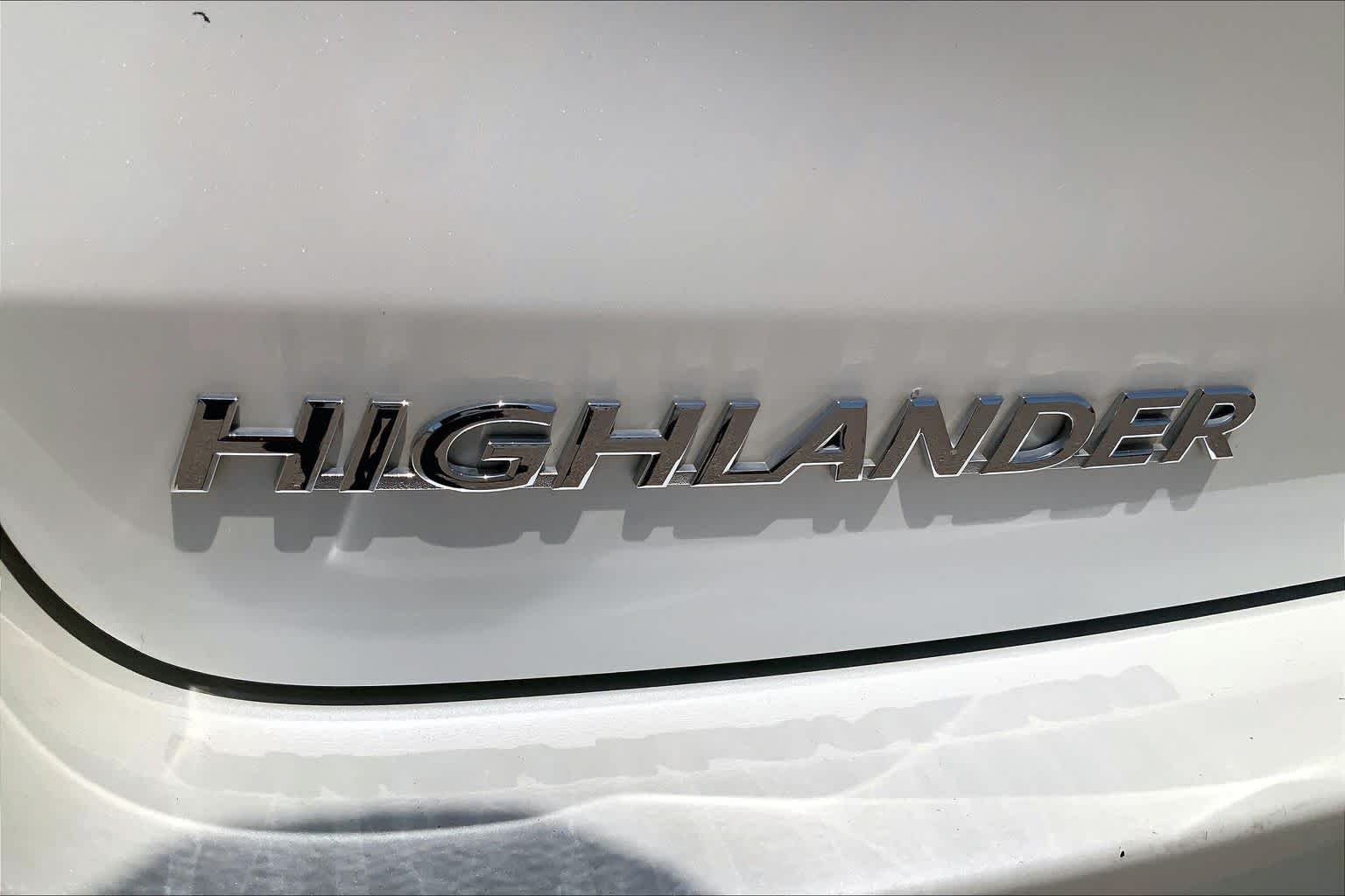 Used 2019 Blizzard Pearl Toyota XLE image 32
