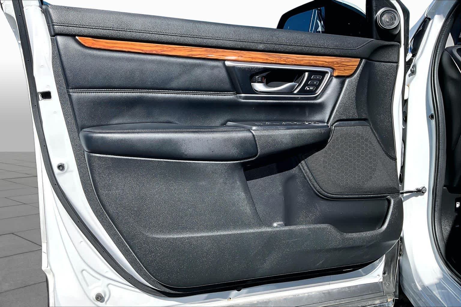 Used 2021 Platinum White Pearl Honda Touring image 22