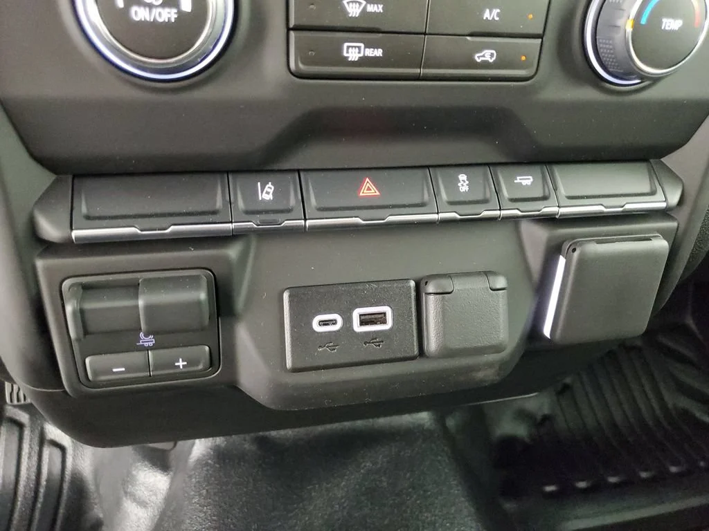 New 2026 Summit White Chevrolet Work Truck image 20