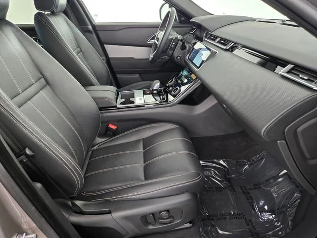 Used 2023 Brown Land Rover R-Dynamic S MHEV image 3