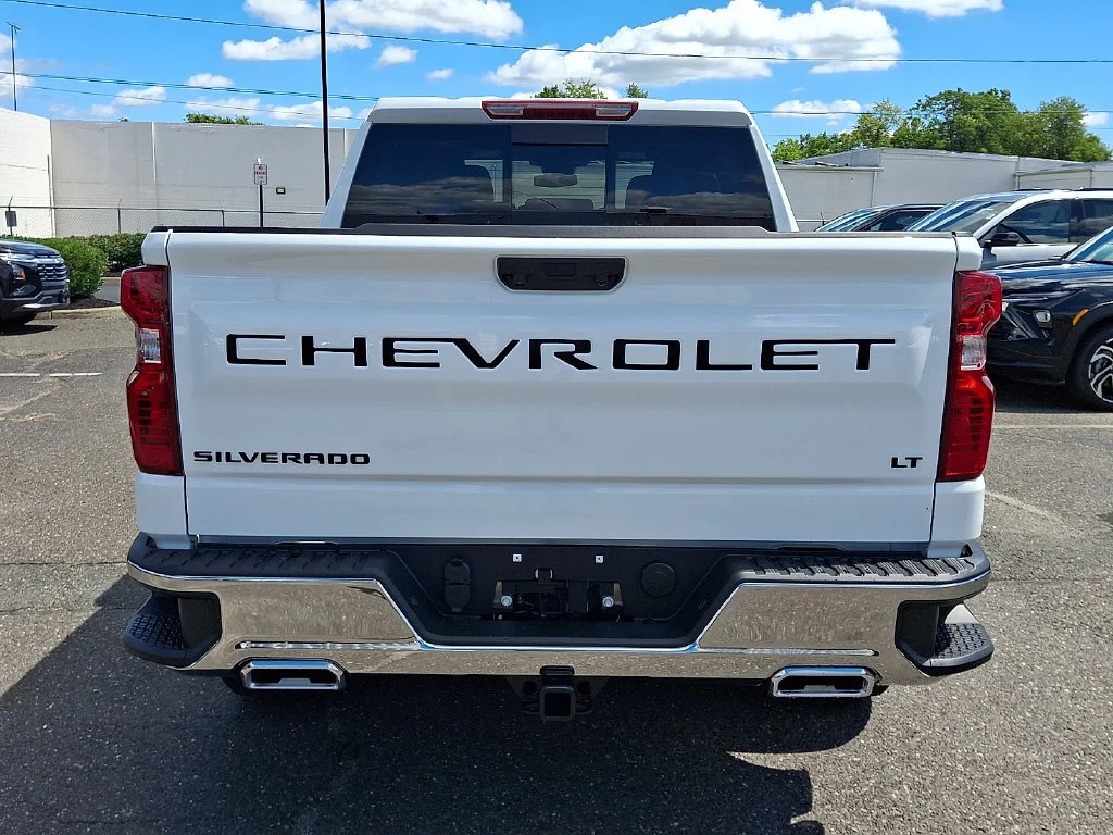 New 2026 Summit White Chevrolet LT image 7