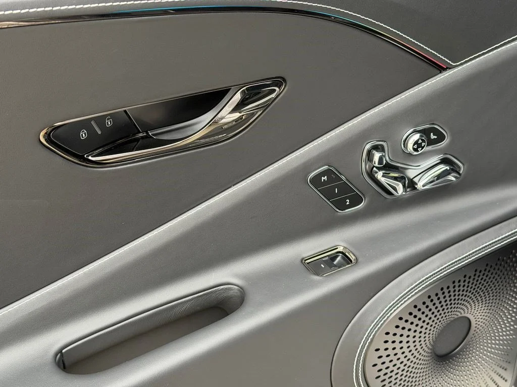 New 2026 Silver Bentley  image 37