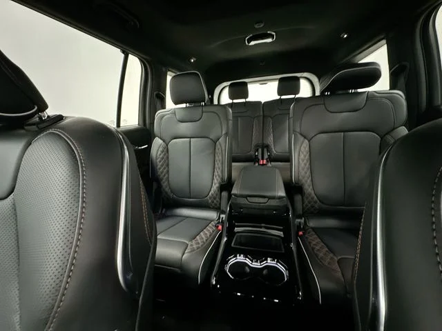 New 2026 Diamond Black Crystal Pearl-Coat Exterior Paint Jeep Summit image 26