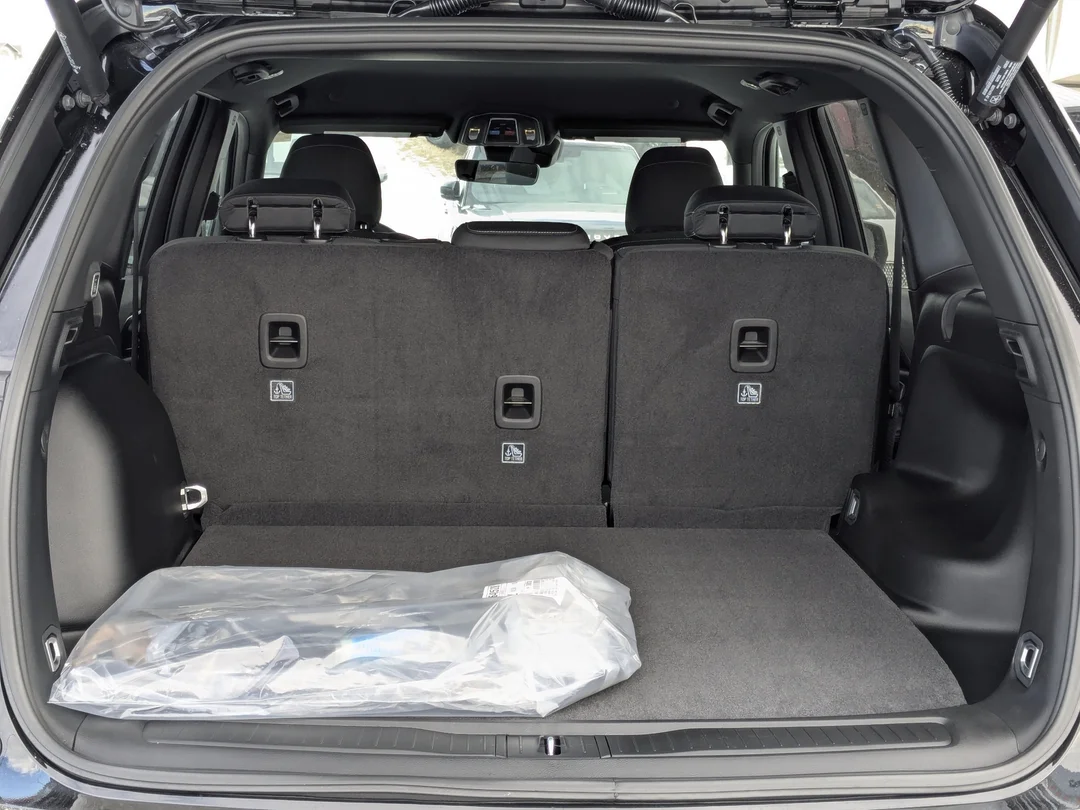 New 2025 Black Jeep Laredo - - 4x4 - Power Sunroof - Power Liftgate - Wireless Charging - Remote Start & More! image 28