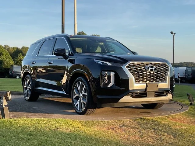 Used 2022 Black Hyundai Limited image 9