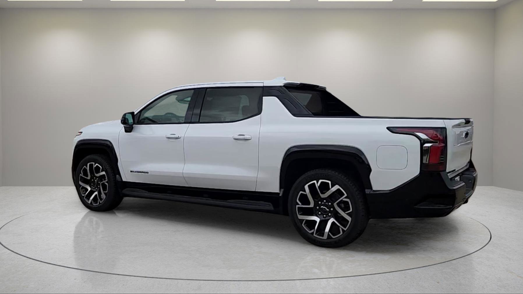 2024 Chevrolet Silverado EV RST - Photo 13