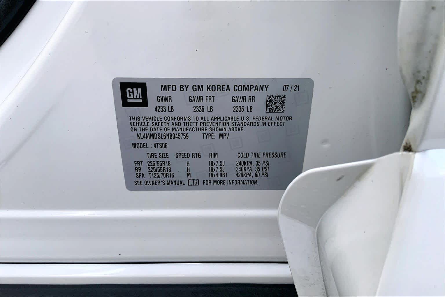 Used 2022 White Frost Tricoat Buick Select image 31