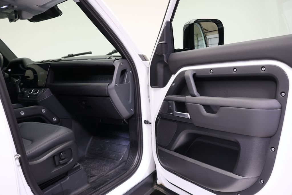 Used 2026 Fuji White Land Rover S image 39