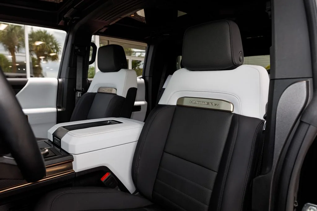 Used 2025 Black GMC 2X image 22