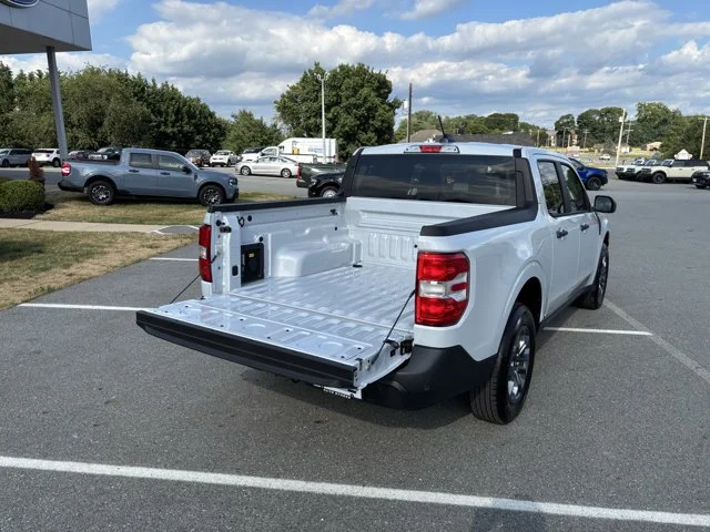 New 2026 Space White Metallic Ford XLT image 29