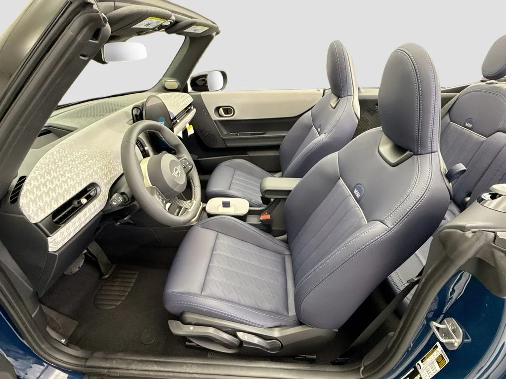 New 2026 Indigo Sunset Blue Metallic MINI Signature Plus image 25