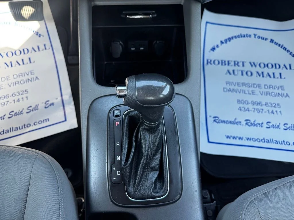 Used 2015  Kia LX image 18