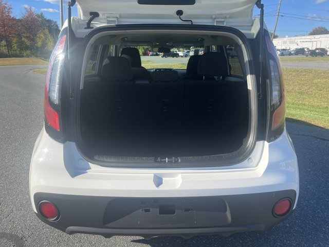 Used 2018 Clear White Kia Base image 8