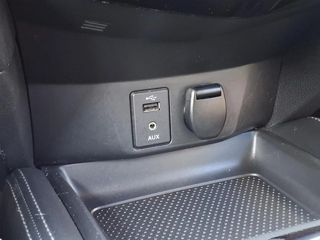 Used 2017 White Nissan SL image 13