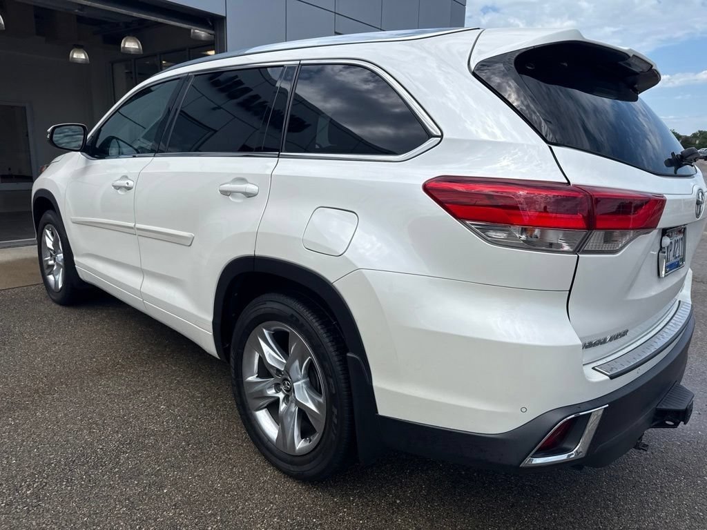 Used 2018 Blizzard Pearl Toyota Limited image 9
