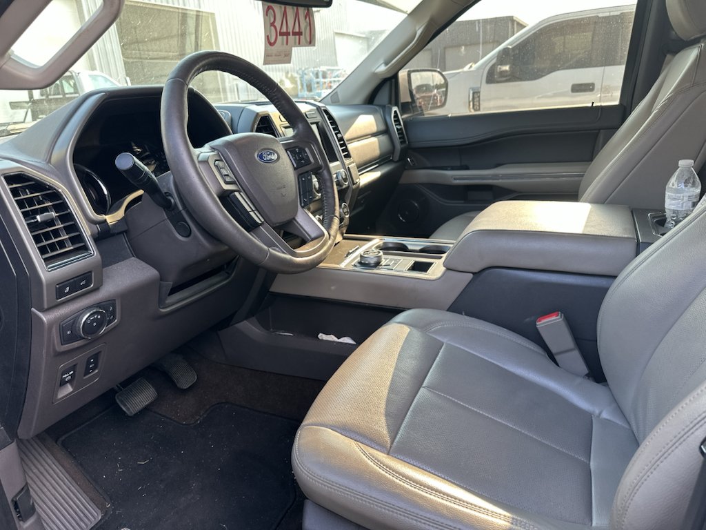 Used 2019 White Platinum Metallic Tri-Coat Ford XLT image 5