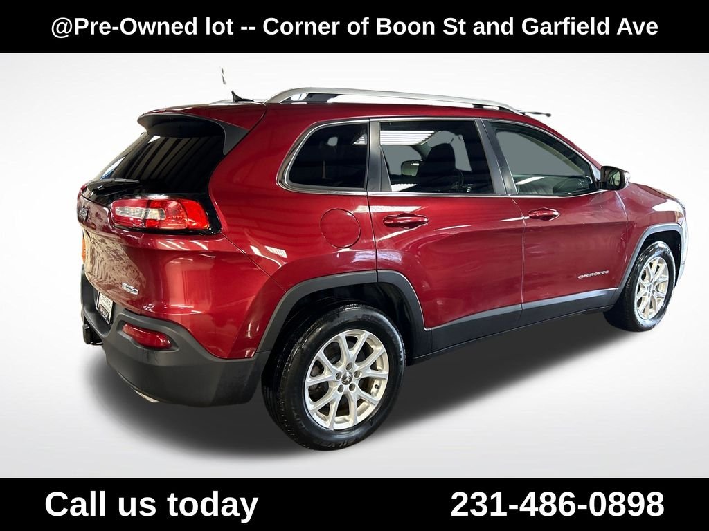 Used 2015 Red Jeep Latitude image 5