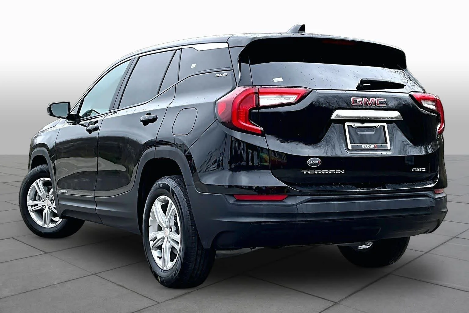 Certified Used 2024 Ebony Twilight Metallic GMC SLE image 12